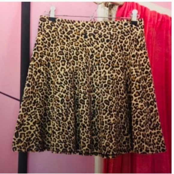 Target Dresses & Skirts - 90’s Retro Leopard 🐆 Skater Mini Skirt Fun+Playful Animal Print Women’s Small